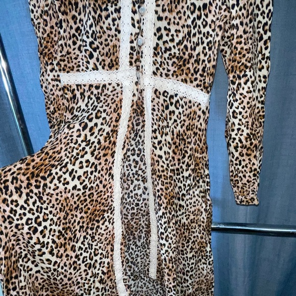 What Would Susie Wear? Cheetah Print High Low Dress Open Front Size Small - Picture 8 of 9